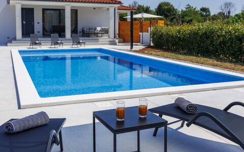 Eroa: Piscine, Recours, Mobilier De Jardin, Composite, Eco Hôtel, Loisir, Chaise, Thermes, Villa, Ombre