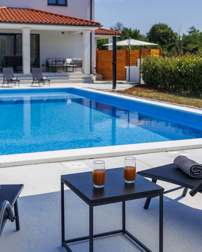 Eroa: Piscine, Recours, Mobilier De Jardin, Composite, Eco Hôtel, Loisir, Chaise, Thermes, Villa, Ombre