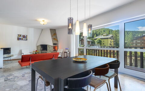 La Fiorera: Meubles, Design Intérieur, Sol, Plafond, Luminaire, Bois, Table, Chaise, Sol, Table Cuisine Et Salle A Manger
