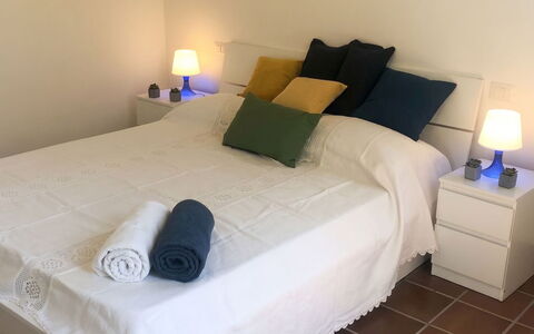 Villa Ulivi: Lit, Chambre, Literie, Drap De Lit, Meubles, Sol, Bois, Sol, Linge, Design Intérieur