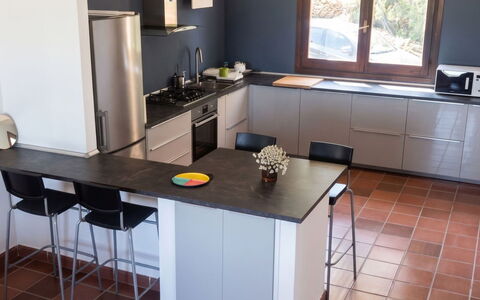 Villa Ulivi: Sol, Meubles, Design Intérieur, Cuisine, Comptoir, Sol, Bois, Appareil De Cuisine, Cabinetry, Éclairage