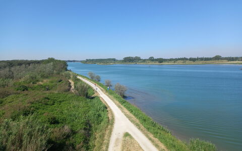 Ca' Rustica: Ressources En Eau, L'Eau, Plan D'Eau, Voie Navigable, Cours D'Eau, Paysage Naturel, Canal, Banque, Cotiers Et Relief Océaniques