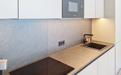 Alpenchalet Gundolf: Cuisine, Comptoir, Sol, Bois, Appareil De Cuisine, Design Intérieur, Sol, Cabinetry, Principaux Appliance, Électroménager