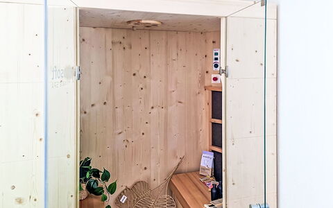 Alpenchalet Gundolf: Meubles, Design Intérieur, Chaise, Sol, Table, Recours, Sol, Plafond, Pièce, Eco Hôtel