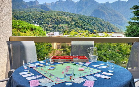Apt.fortune 3: Meubles, Design Intérieur, Chaise, Sol, Table, Recours, Sol, Plafond, Pièce, Eco Hôtel
