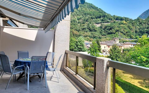 Apt.fortune 3: Meubles, Design Intérieur, Chaise, Sol, Table, Recours, Sol, Plafond, Pièce, Eco Hôtel
