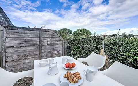 Sud Océan: Meubles, Design Intérieur, Chaise, Sol, Table, Recours, Sol, Plafond, Pièce, Eco Hôtel
