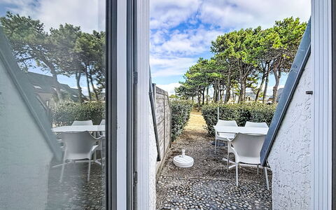 Sud Océan: Meubles, Design Intérieur, Chaise, Sol, Table, Recours, Sol, Plafond, Pièce, Eco Hôtel