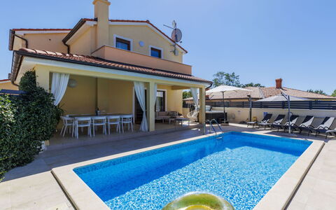Matis: Meubles, Design Intérieur, Chaise, Sol, Table, Recours, Sol, Plafond, Pièce, Eco Hôtel
