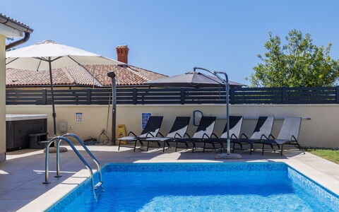 Matis: Meubles, Design Intérieur, Chaise, Sol, Table, Recours, Sol, Plafond, Pièce, Eco Hôtel