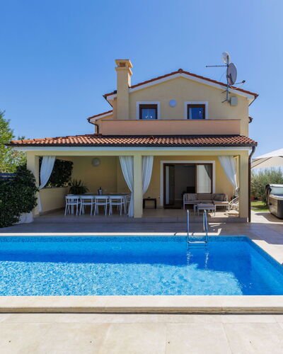 Matis: Meubles, Design Intérieur, Chaise, Sol, Table, Recours, Sol, Plafond, Pièce, Eco Hôtel