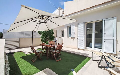 Dina Home: Meubles, Design Intérieur, Chaise, Sol, Table, Recours, Sol, Plafond, Pièce, Eco Hôtel