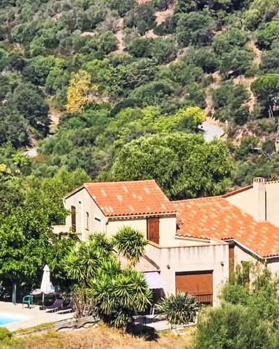 Villa Salario: Zone Résidentielle, Montagne, Colline, Maison, Domicile, Établissements Humains, Piscine, Biens, Station De Montagne, Chaîne De Montagnes