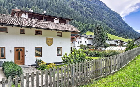 Jana: Piscine, Ferme, Biens, Villa, Recours, Hacienda, Eco Hôtel, Arrière-Cour