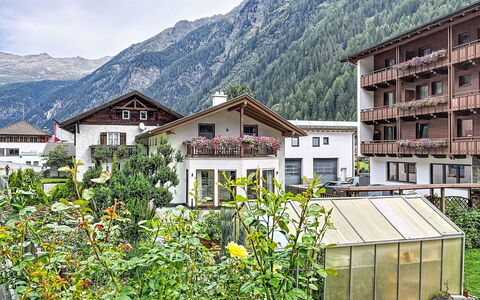 Chalet Jana: Piscine, Ferme, Biens, Villa, Recours, Hacienda, Eco Hôtel, Arrière-Cour