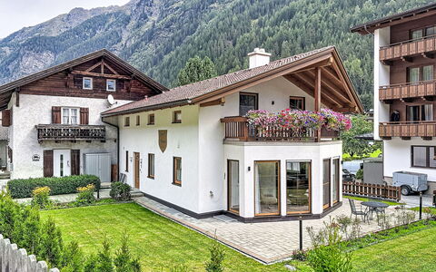 Chalet Jana: Piscine, Ferme, Biens, Villa, Recours, Hacienda, Eco Hôtel, Arrière-Cour