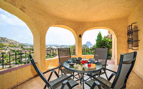 Dencis Villa: Piscine, Ferme, Biens, Villa, Recours, Hacienda, Eco Hôtel, Arrière-Cour