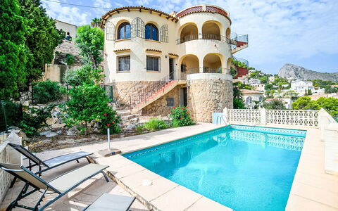 Dencis Villa: Piscine, Ferme, Biens, Villa, Recours, Hacienda, Eco Hôtel, Arrière-Cour