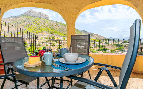 Dencis Villa: Piscine, Ferme, Biens, Villa, Recours, Hacienda, Eco Hôtel, Arrière-Cour