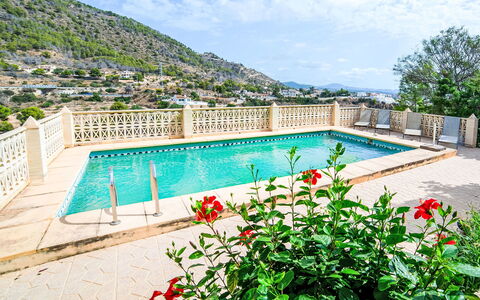 Dencis Villa: Piscine, Ferme, Biens, Villa, Recours, Hacienda, Eco Hôtel, Arrière-Cour