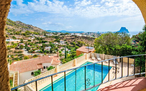Dencis Villa: Piscine, Ferme, Biens, Villa, Recours, Hacienda, Eco Hôtel, Arrière-Cour