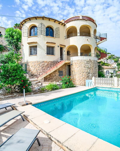 Dencis Villa: Piscine, Ferme, Biens, Villa, Recours, Hacienda, Eco Hôtel, Arrière-Cour