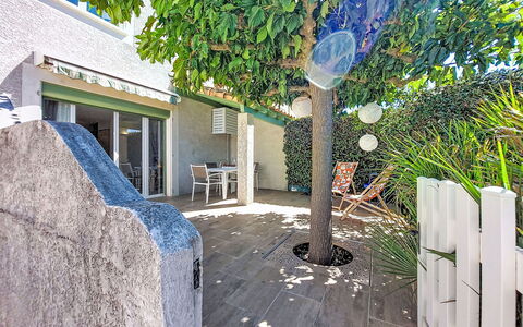 Plein Soleil: Piscine, Ferme, Biens, Villa, Recours, Hacienda, Eco Hôtel, Arrière-Cour