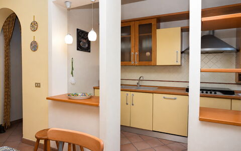 Villa Sandra: Bois, Design Intérieur, Sol, Comptoir, Meubles, Sol, Cuisine, Éclairage, Pièce, Appareil De Cuisine