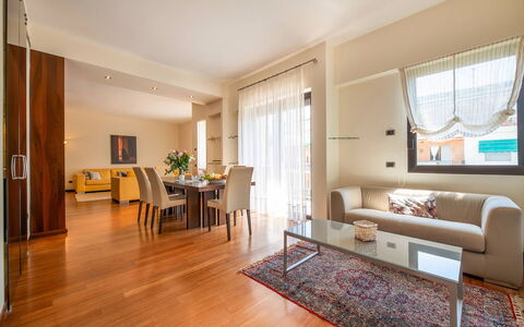 Lory House: Design Intérieur, Sol, Meubles, Sol, Plafond, Bois, Pièce, Canapé, Parquet, Salon