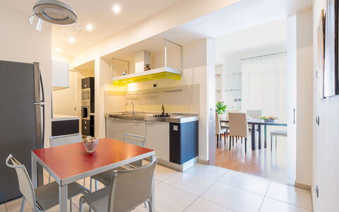 Lory House: Meubles, Design Intérieur, Sol, Cuisine, Comptoir, Plafond, Sol, Table Cuisine Et Salle A Manger, Chaise, Appareil De Cuisine