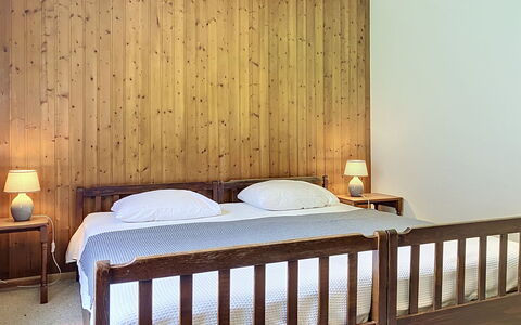 Grand-Pré B: Lit, Meubles, Chambre, Design Intérieur, Literie, Sol, Mur, Sol, Drap De Lit, Bois