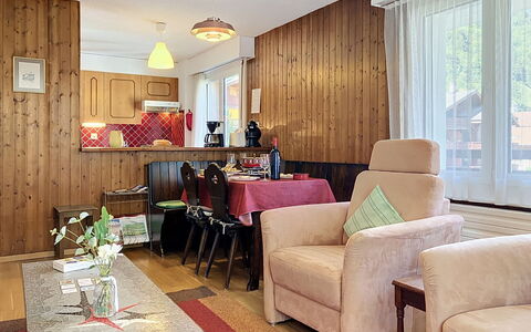 Grand-Pré B: Meubles, Design Intérieur, Bois, Plafond, Canapé, Sol, Pièce, Sol, Salon, Éclairage