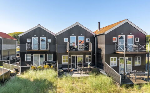 Alli - 100M from the Sea: Chalet, Siding, Balcon, Porche