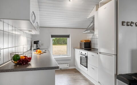 Nandolf - 200M to the Fjord: Cuisine, Bois, Plafond, Design Intérieur, Comptoir, Principaux Appliance, Appareil De Cuisine, Sol, Pièce, Sol