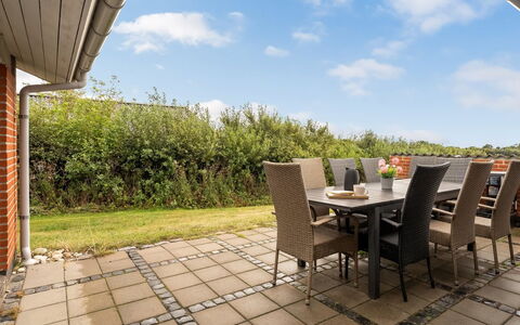 Nandolf - 200M to the Fjord: Meubles, Mobilier De Jardin, Chaise, Table, Lot Terre, Tableau De Plein Air, Sol, Jardin, Table Cuisine Et Salle A Manger