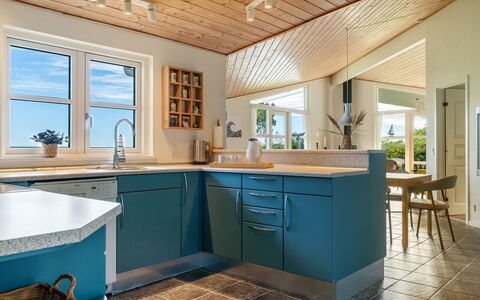 Heilo - from the Sea: Meubles, Comptoir, Design Intérieur, Cabinetry, Sol, Cuisine, Bois, Plafond, Sol, Appareil De Cuisine