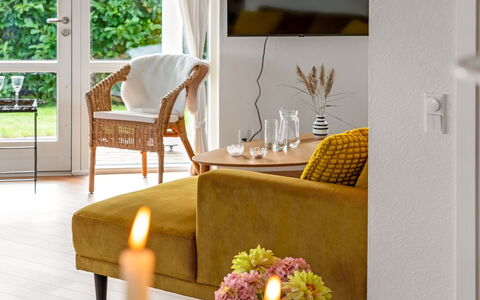 Heilo - from the Sea: Meubles, Design Intérieur, Sol, Sol, Mur, Bois, Domicile, Canapé, Salon, Jaune