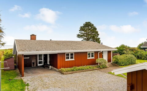 Heilo - from the Sea: Bâtiment, Maison, Toit, Domicile, Chalet, Arbuste, Zone Rurale, Ferme, Biens, Pelouse