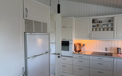 Grith - 740M to the Fjord: Appareil De Cuisine, Cuisine, Bois, Sol, Principaux Appliance, Cabinetry, Électroménager, Sol, Design Intérieur, Placard