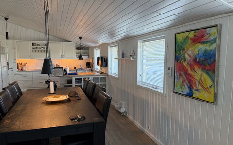 Grith - 740M to the Fjord: Bois, Plafond, Parquet, Luminaire, Dur, Planche, Tache De Bois, Siding, Chaise, Revêtement De Sol Stratifié