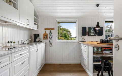 Grith - 740M to the Fjord: Bois, Cuisine, Sol, Design Intérieur, Comptoir, Sol, Cabinetry, Appareil De Cuisine, Domicile, Principaux Appliance