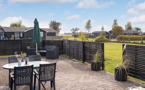 Grith - 740M to the Fjord: Ciel, Domicile, Lot Terre, Ombre, Jardin, Pelouse, Chalet, Aménagement Paysager, Cour, Siding