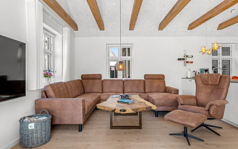 Judyta - 500M from the Sea: Meubles, Domicile, Dur, Tache De Bois, Salon, Matériau Naturel, Chaise, Conception, Parquet