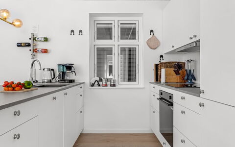 Judyta - 500M from the Sea: Cuisine, Appareil De Cuisine, Comptoir, Sol, Cabinetry, Principaux Appliance, Design Intérieur, Bois, Sol, Électroménager
