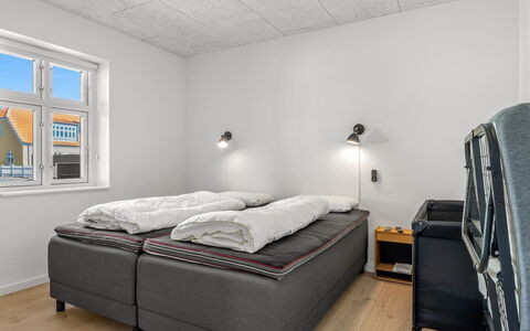 Judyta - 500M from the Sea: Plafond, Chambre, Sol, Sol, Design Intérieur, Meubles, Lit, Literie, Appartement, Cadre De Lit
