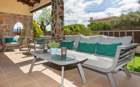 Marsa: Végétation, Arbuste, Printemps, Chalet, Jardin, Ombre, Arrière-Cour, Cour, Chaise