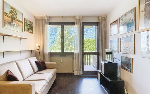 Nido del Brenta: Végétation, Arbuste, Printemps, Chalet, Jardin, Ombre, Arrière-Cour, Cour, Chaise