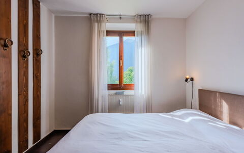 Nido del Brenta: Chambre, Lit, Mur, Design Intérieur, Bois, Sol, Sol, Literie, Drap De Lit, Plafond