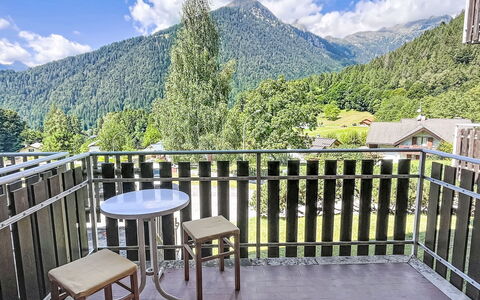 Nido del Brenta: Végétation, Arbuste, Printemps, Chalet, Jardin, Ombre, Arrière-Cour, Cour, Chaise