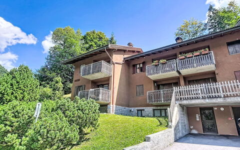 Nido del Brenta: Végétation, Arbuste, Printemps, Chalet, Jardin, Ombre, Arrière-Cour, Cour, Chaise
